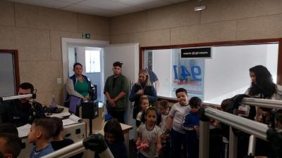 Projeto Como Ã© Grande o Meu Amor Por VocÃª teve alunos do Jardim 2 visitando a Campo Aberto FM